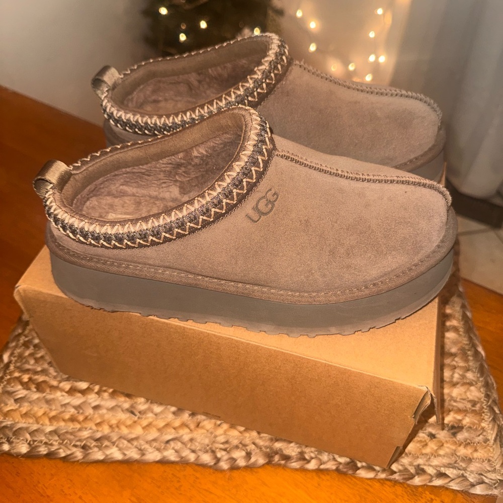 Authentic Ugg Tazz Ll - image 3